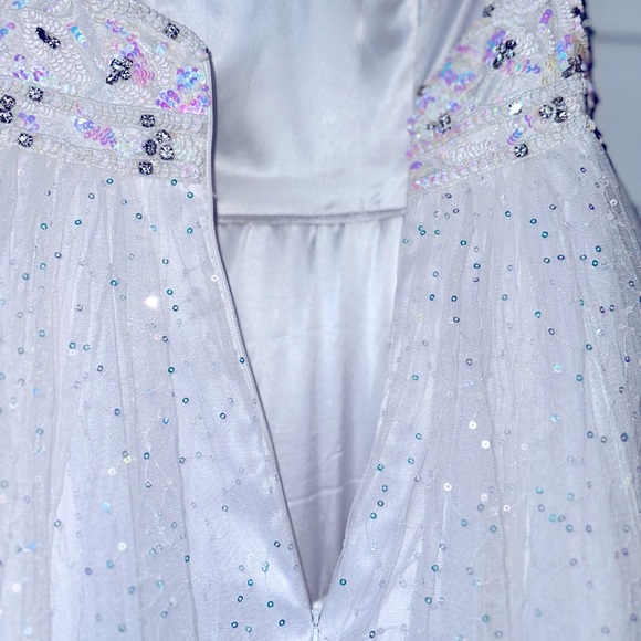 Beautiful WHITE Sherri Hill - Picture 8 of 15